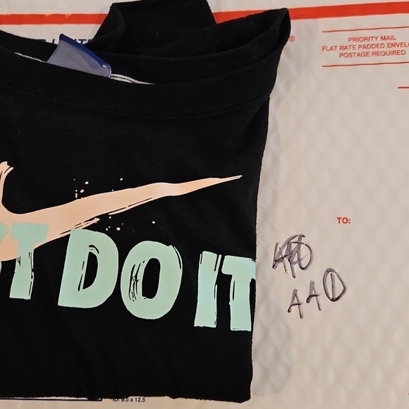 3/15$ Bundle Deal Nike crop top xsmall - Picture 6 of 6